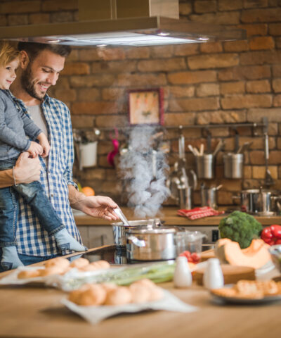 Κοτόπουλο με πιπεριές στη γάστρα, γύρος μανιταριών και σουβλάκι σολομού ξεχωρίζουν στο μενού της επόμενης εβδομάδας