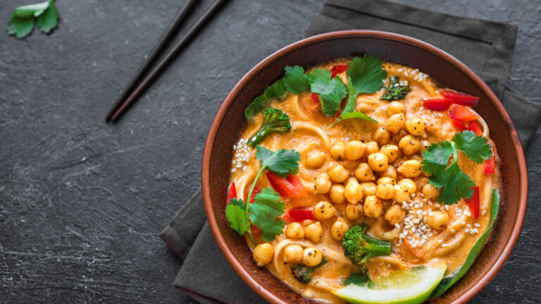 Ρεβίθια με γλυκοπατάτες και κάρι