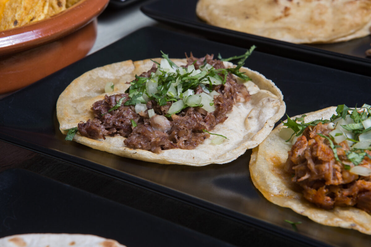 Τραγανός κιμάς σε σάλτσα γιαουρτιού