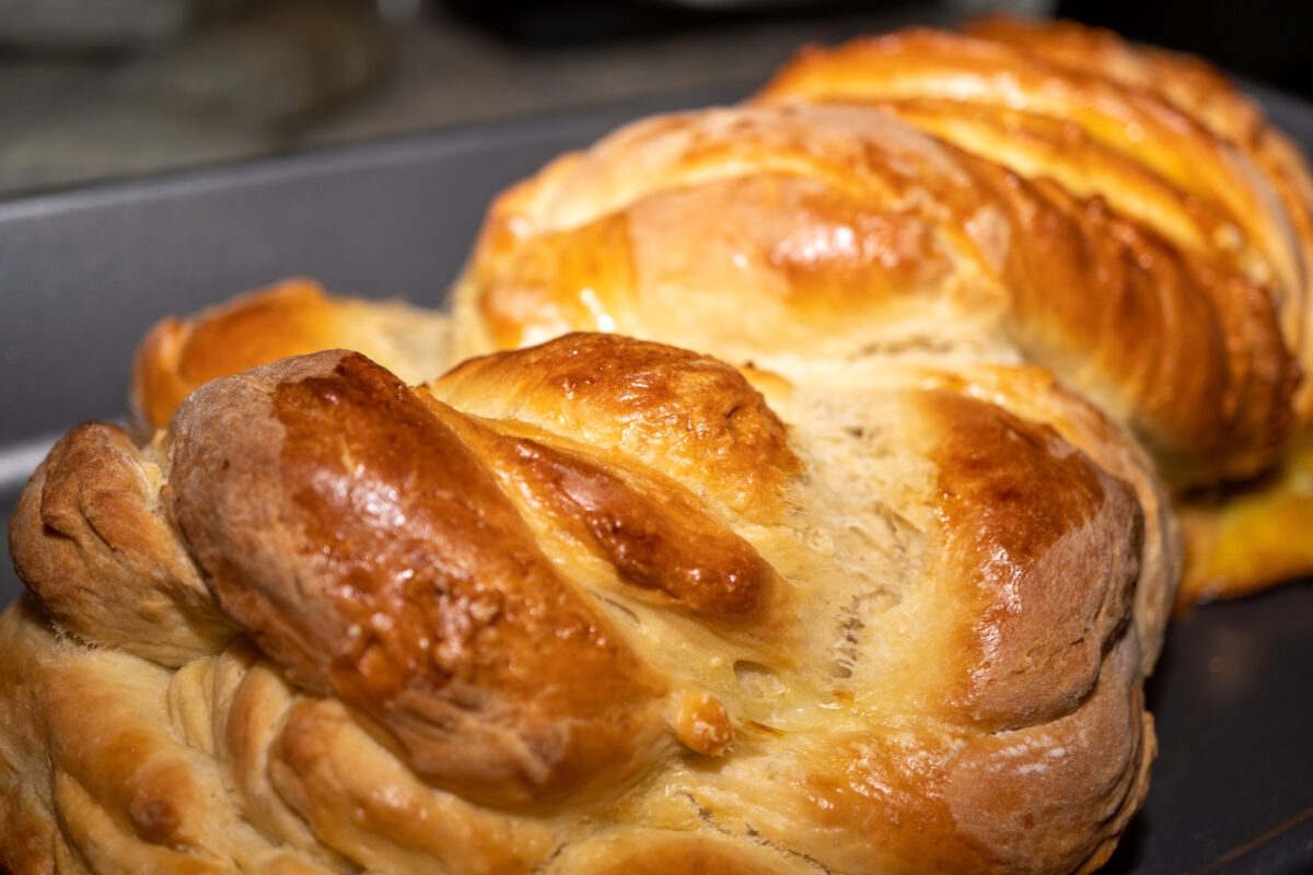 Τυρόπιτα με σφολιάτα σαν τσουρέκι