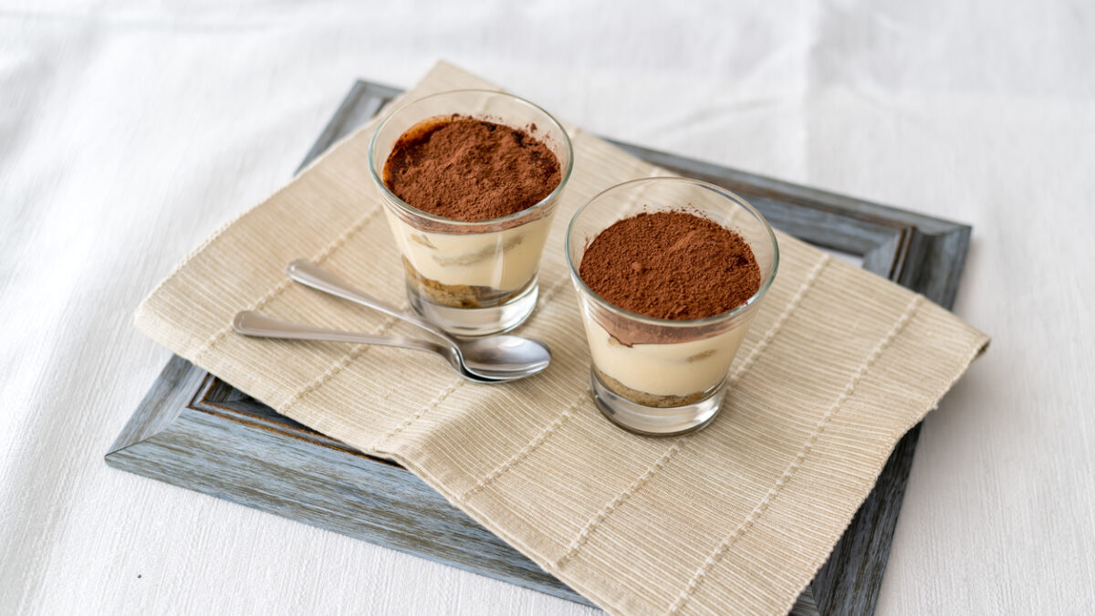 Τιραμισού με γιαούρτι και μπισκότα