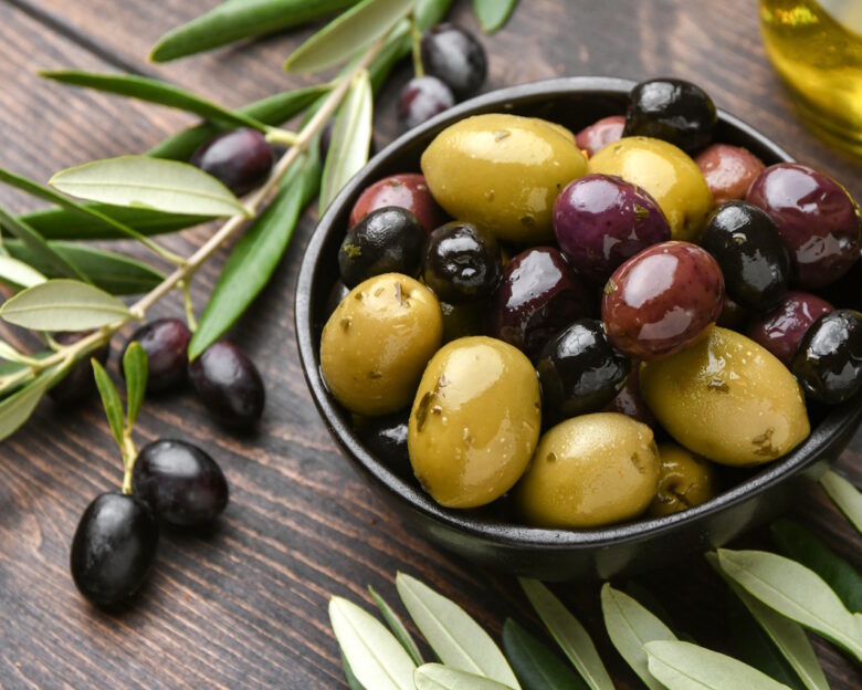 green olives and black olives with olive oil