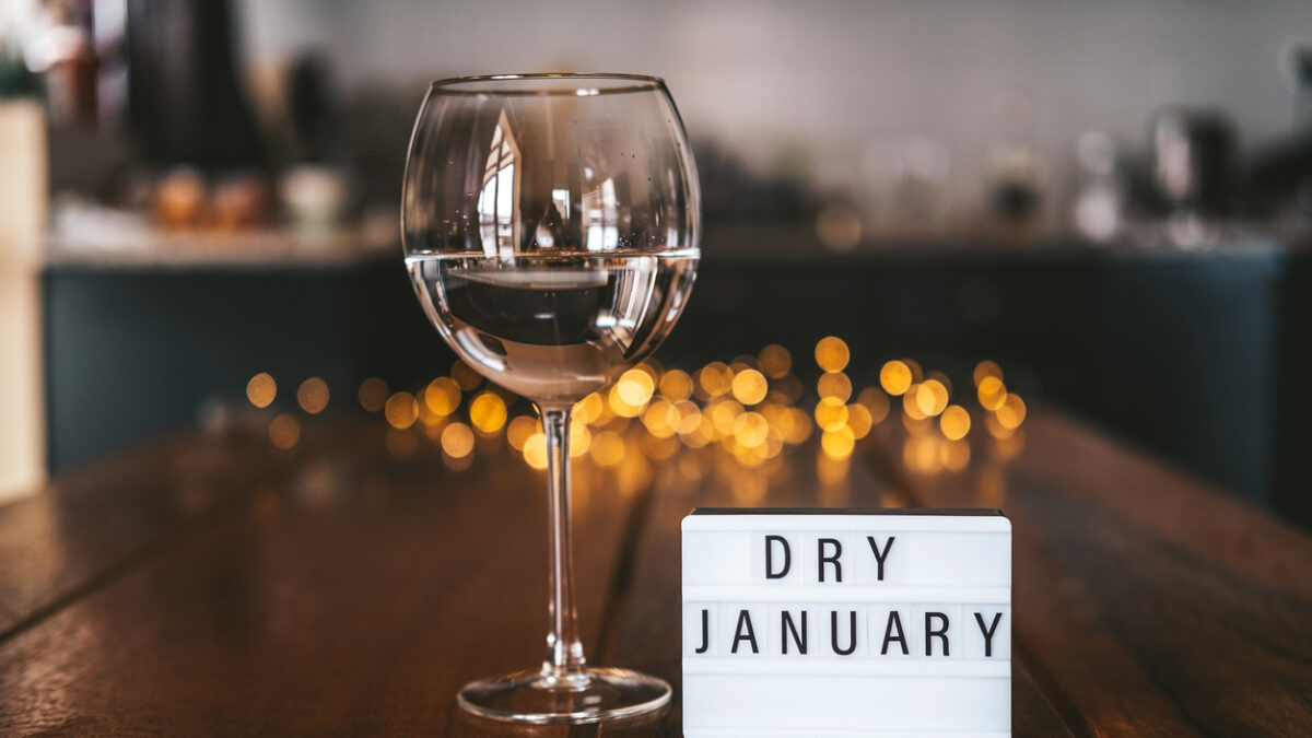 Dry January: Όταν η αποχή από το αλκοόλ γίνεται μέρος της σύγχρονης κουλτούρας