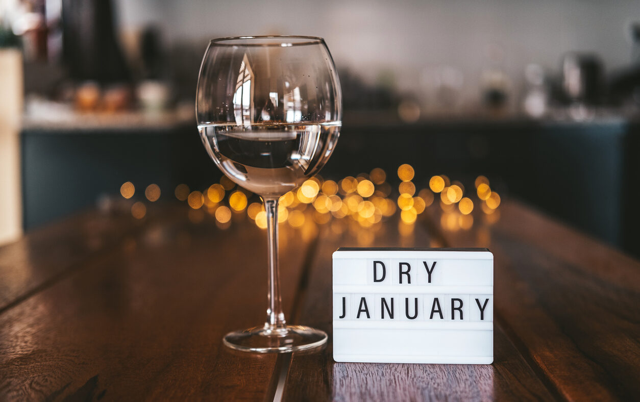 Dry January: Όταν η αποχή από το αλκοόλ γίνεται μέρος της σύγχρονης κουλτούρας