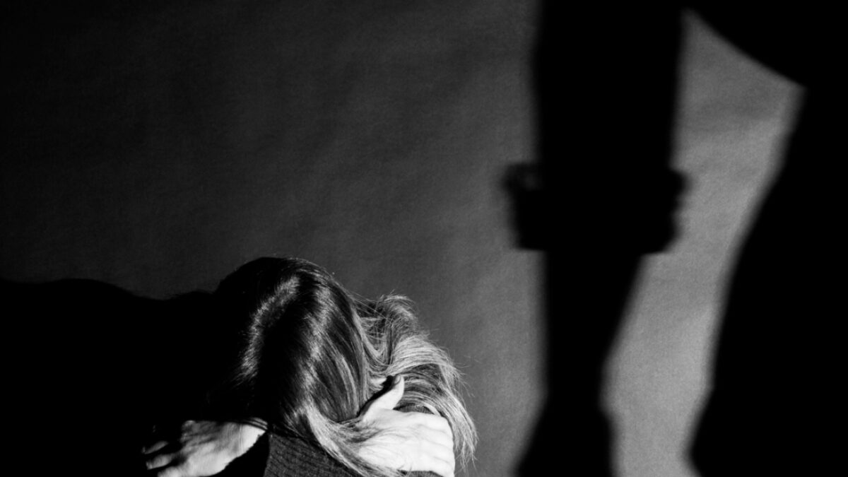 Γυναίκα αστυνομικός έσωσε μητέρα 3 παιδιών από τον σύντροφό της που την κακοποιούσε – Την φιλοξένησε στο σπίτι της