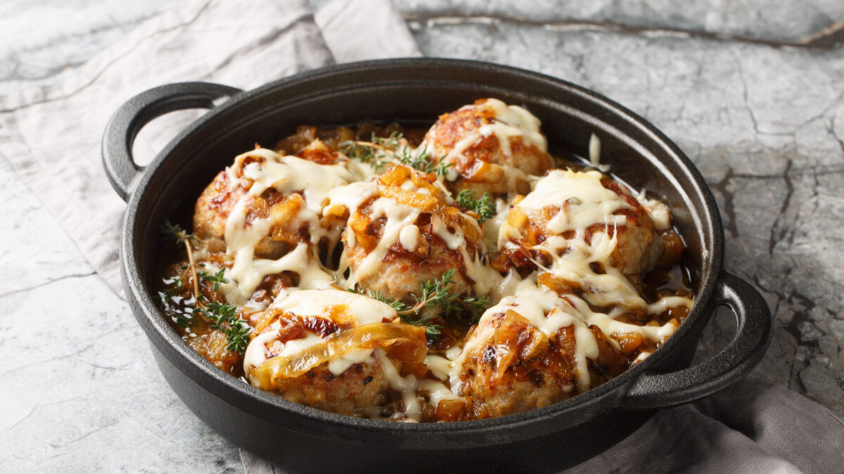 Κεφτέδες σε σάλτσα-κρεμμυδόσουπα