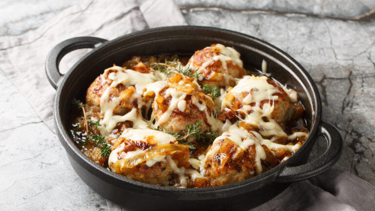 Κεφτέδες σε σάλτσα-κρεμμυδόσουπα