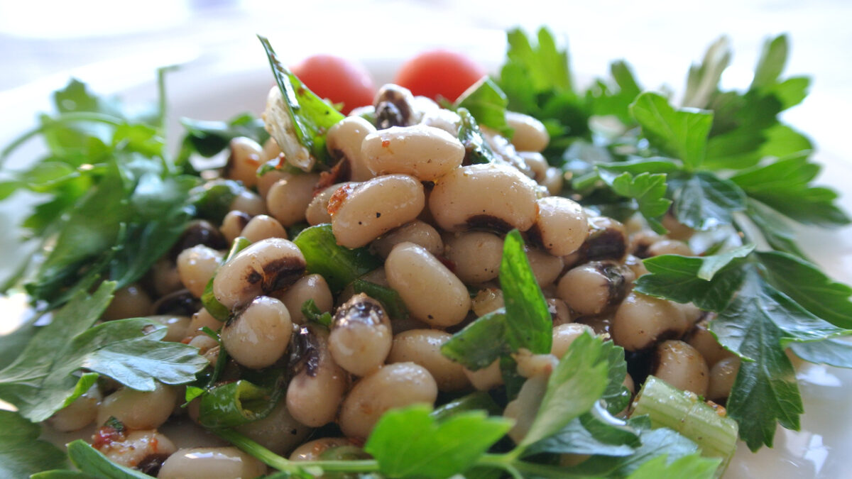 Μαυρομάτικα φασόλια σαλάτα