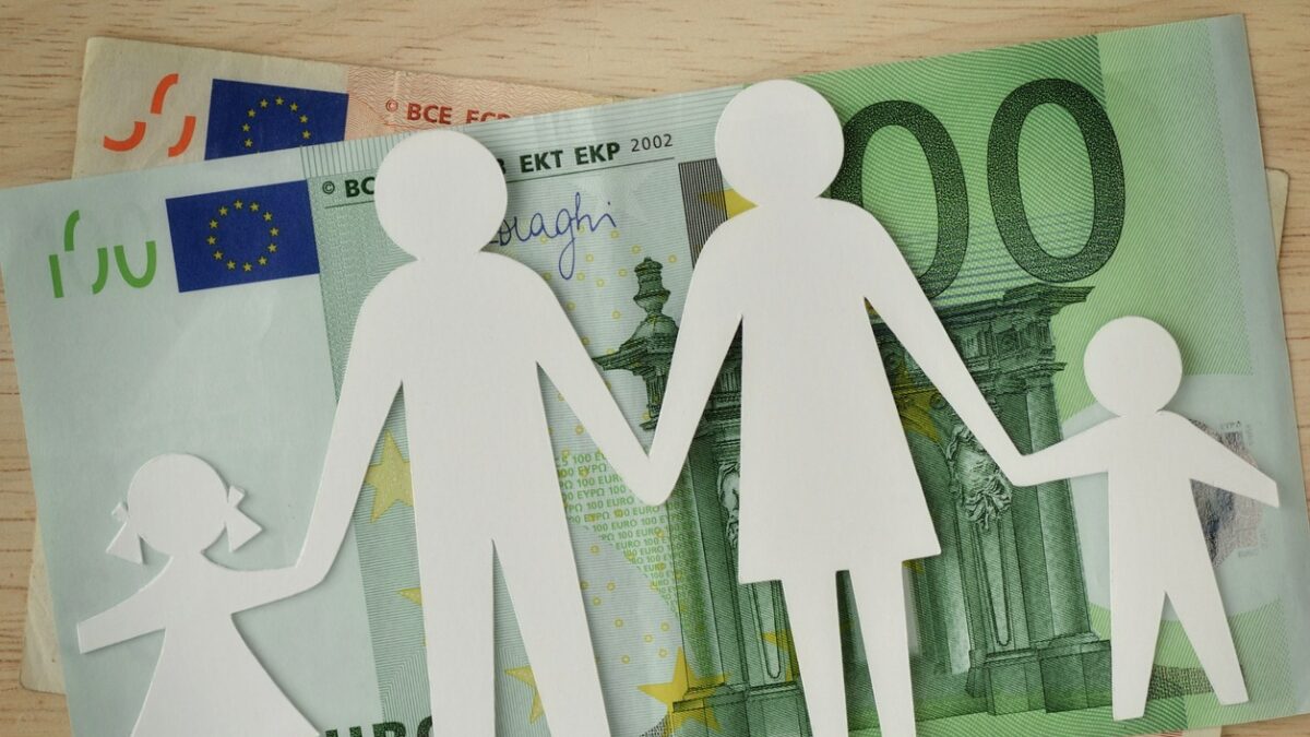 Paper family cut-out on euro banknotes - Family budget concept