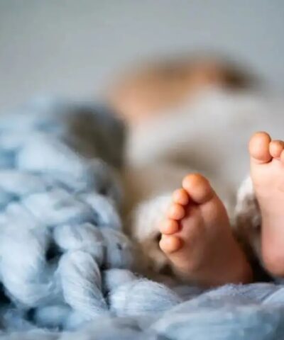 πόδια μωρού