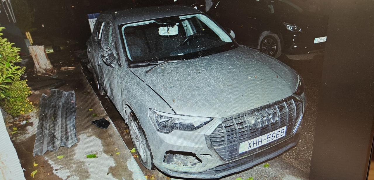 Καταστροφές έξω από το κλαμπ Jacky O