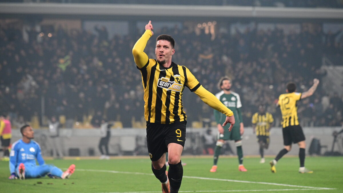 Ο Γιόβιτς πανηγυρίζει για την ΑΕΚ (KLODIAN LATO