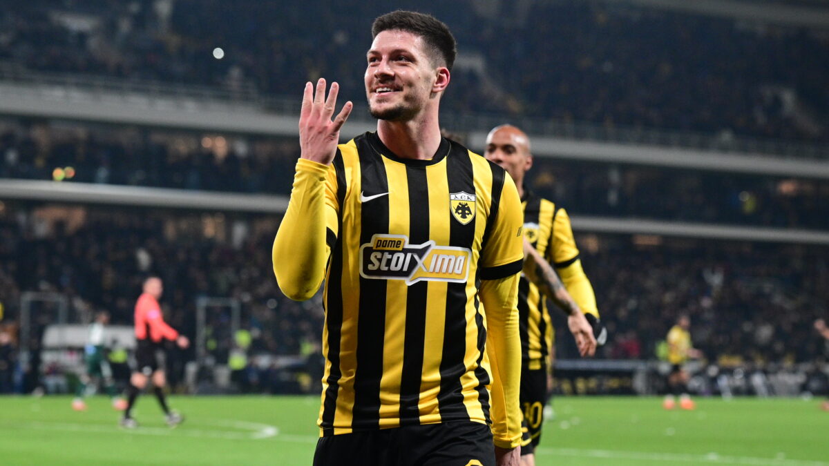 Ο Γιόβιτς με τη φανέλα της ΑΕΚ