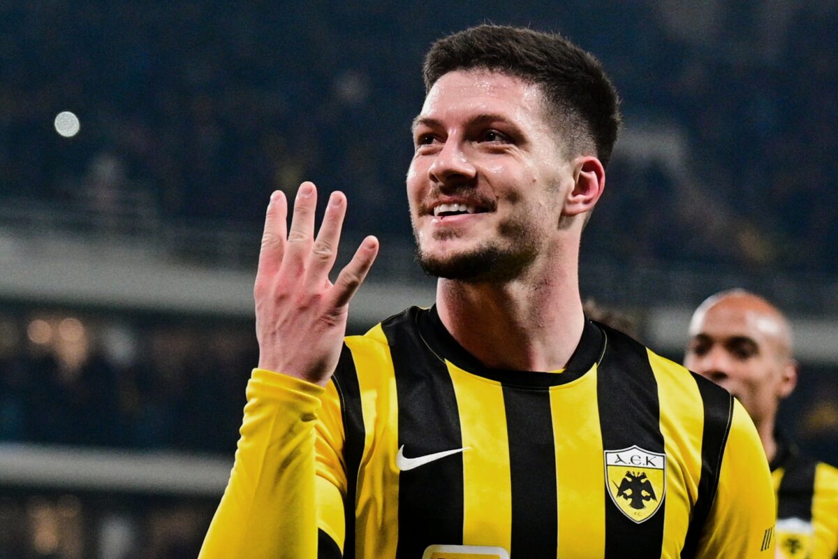 Ο Γιόβιτς με τη φανέλα της ΑΕΚ