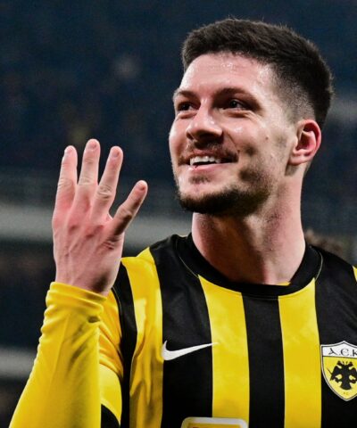 Ο Γιόβιτς με τη φανέλα της ΑΕΚ