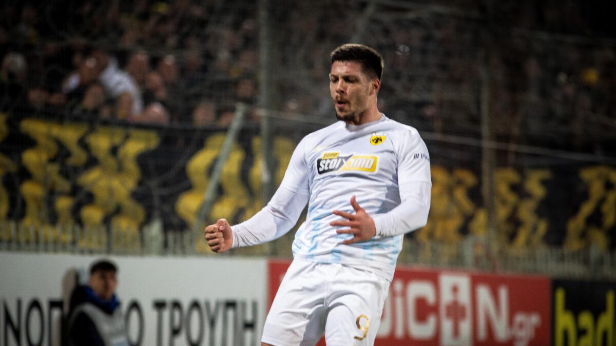 Ο Λούκα Γιόβιτς πανηγυρίζει το γκολ της ΑΕΚ κόντρα στον Αστέρα Τρίπολης