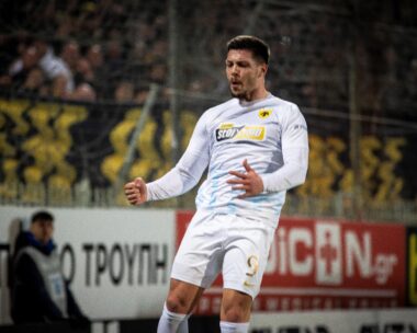 Ο Λούκα Γιόβιτς πανηγυρίζει το γκολ της ΑΕΚ κόντρα στον Αστέρα Τρίπολης