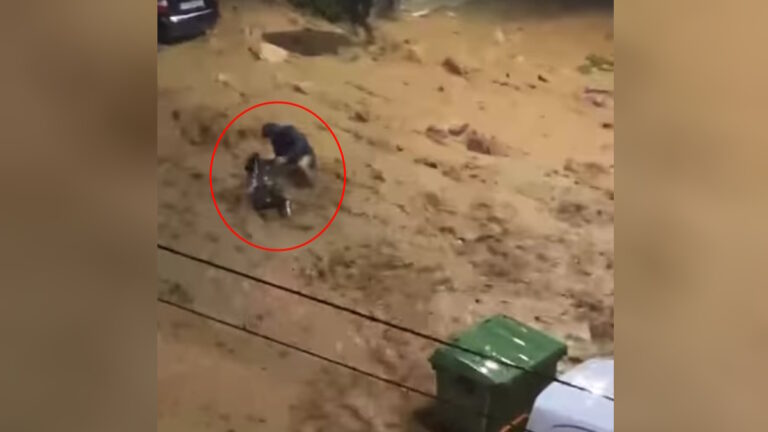 Πλημμυρισμένος δρόμος