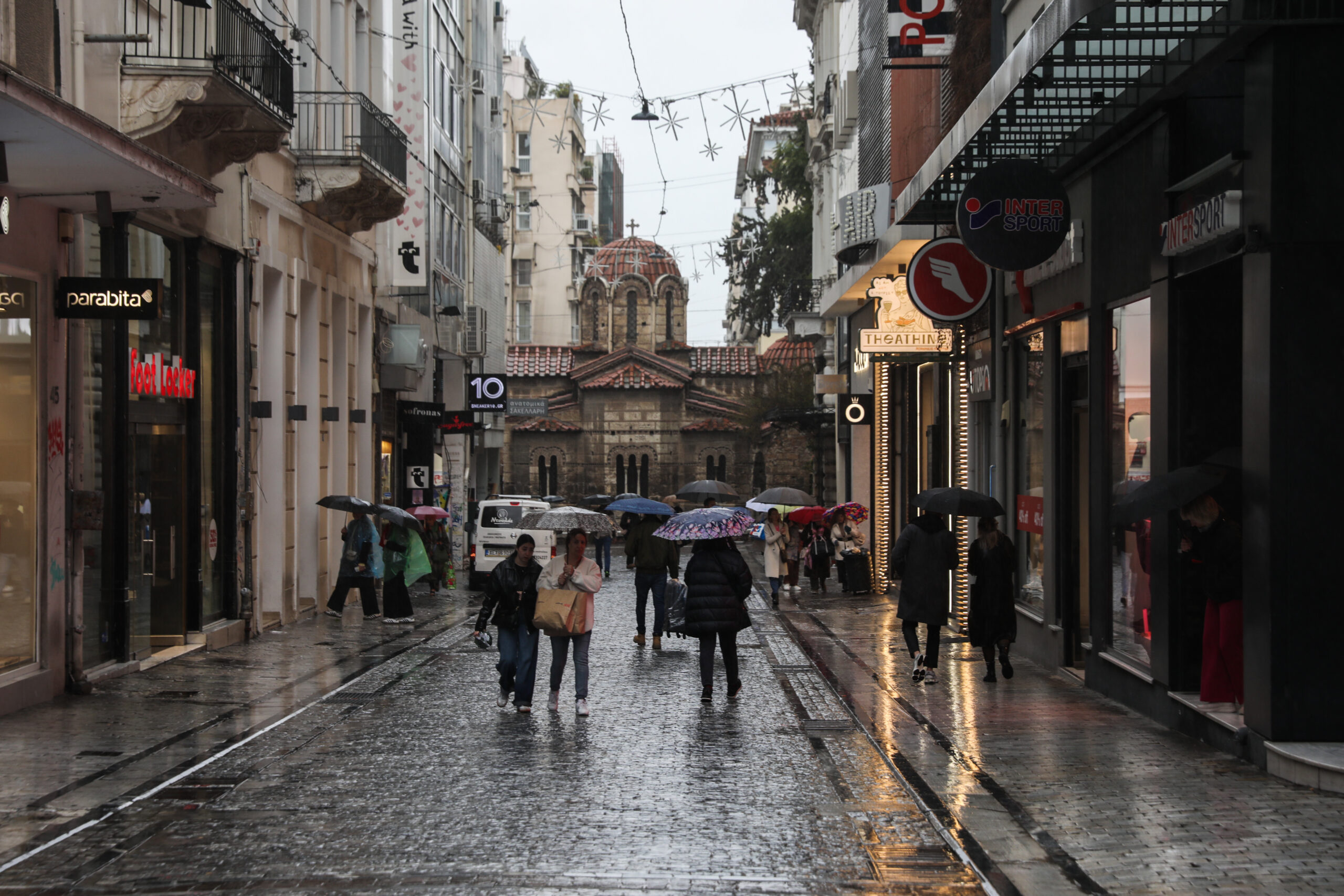 Στιγμιότυπο από το κέντρο της Αθήνας κατά την διάρκεια βροχόπτωσης, Τετάρτη 21 Ιανουαρίου 2026.  (ΔΑΝΑΗ ΔΑΥΛΟΠΟΥΛΟΥ/EUROKINISSI)