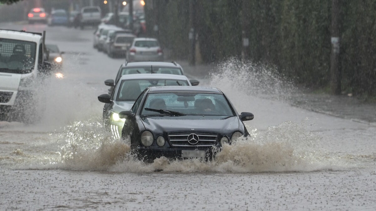 Αυτοκίνητα στην βροχή