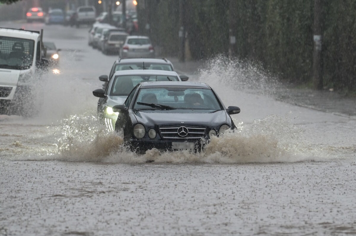 Αυτοκίνητα στην βροχή