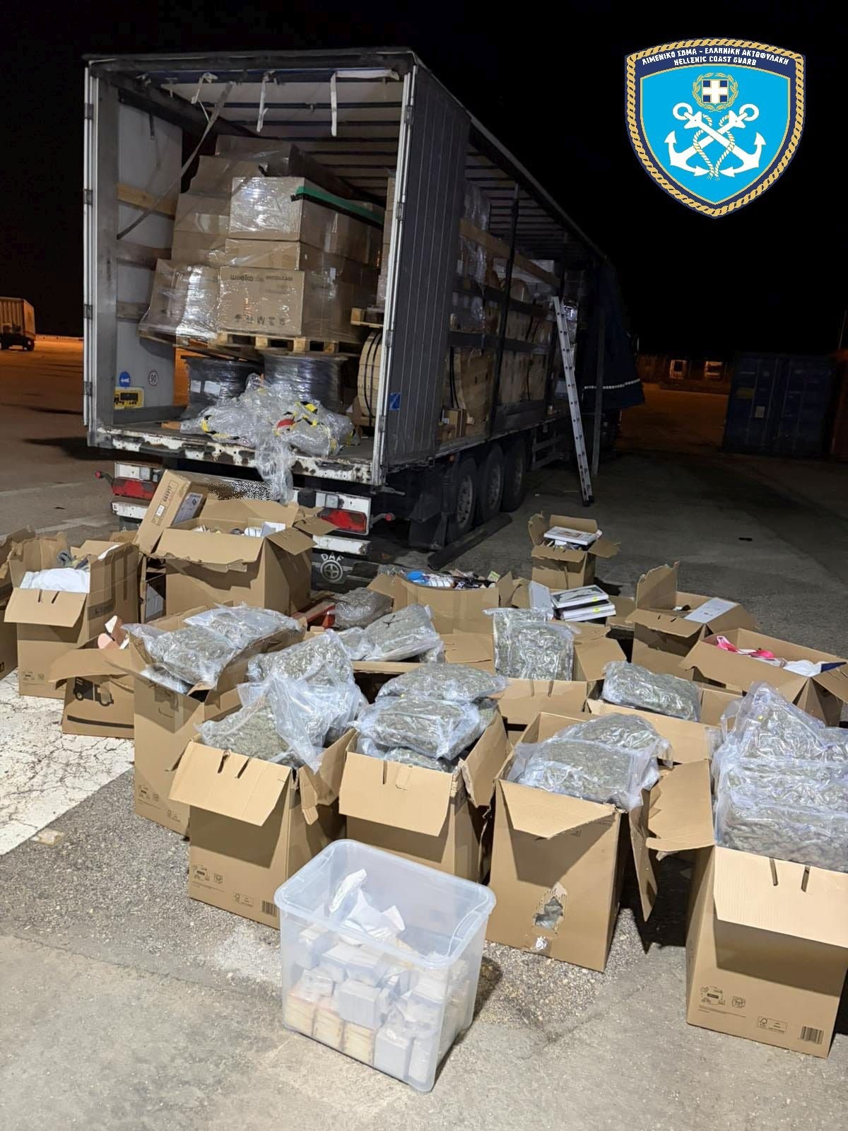 Μεγάλες ποσότητες κάνναβης διακινούσε συμμορία