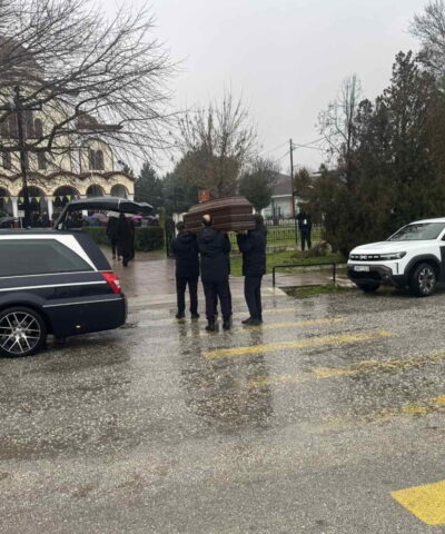 Κηδεία της Σταυρούλας Μπουκουβάλα που έχασε τη ζωή της στην έκρηξη του εργοστασίου Βιολάντα