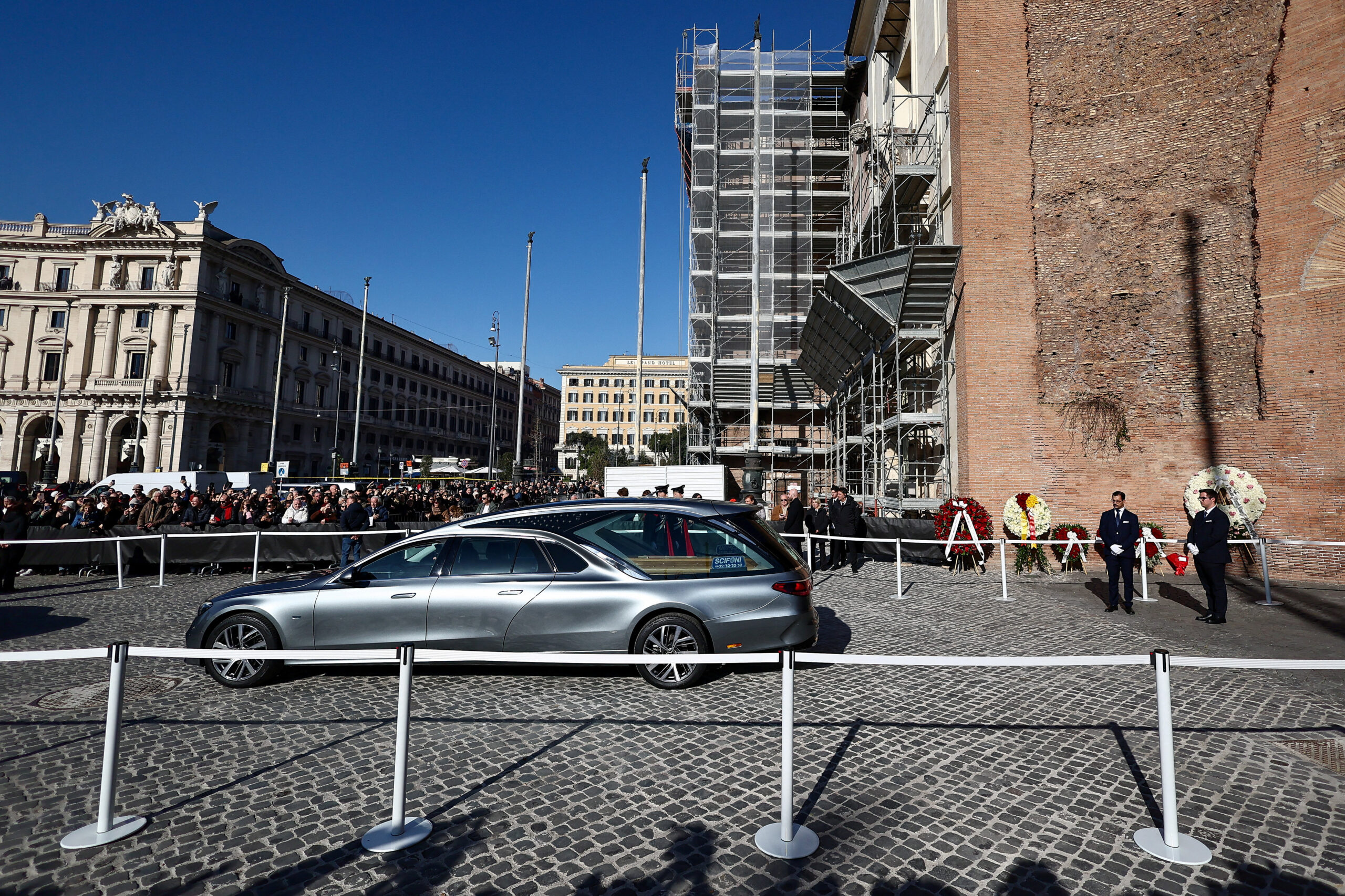 Κηδεία Valentino