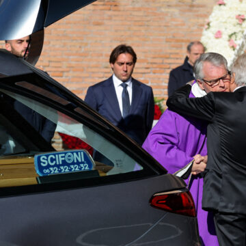 Κηδεία Valentino