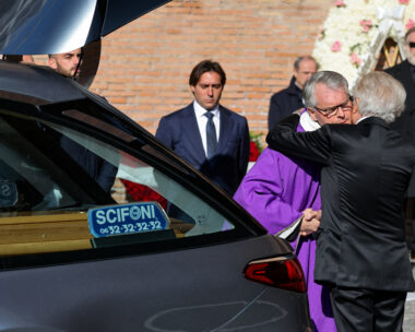 Κηδεία Valentino