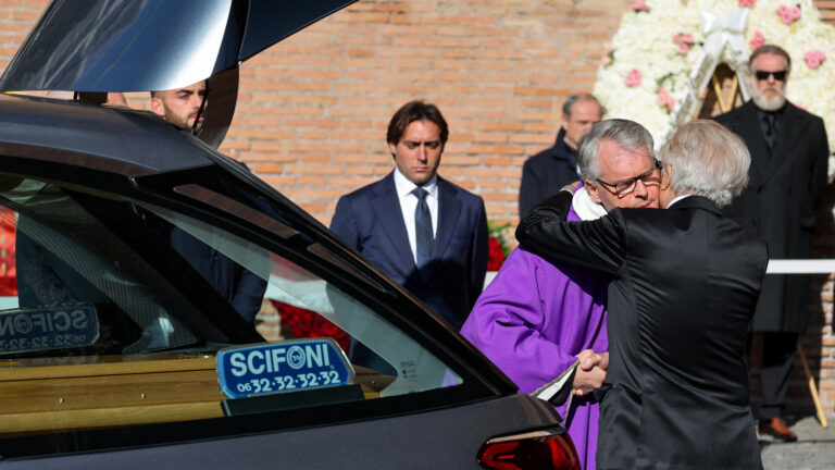 Κηδεία Valentino