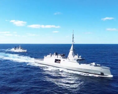 Η φρεγάτα «Κίμων» πλέει σε ελληνικά νερά