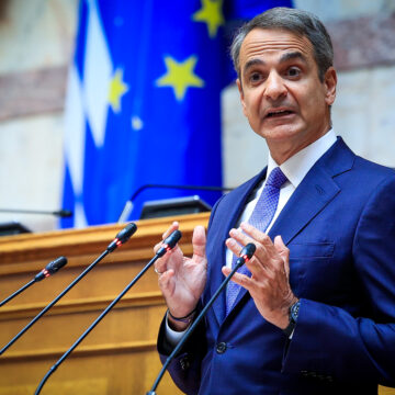 Ο Κυριάκος Μητσοτάκης κατά τη διάρκεια ομιλίας του στη Βουλή