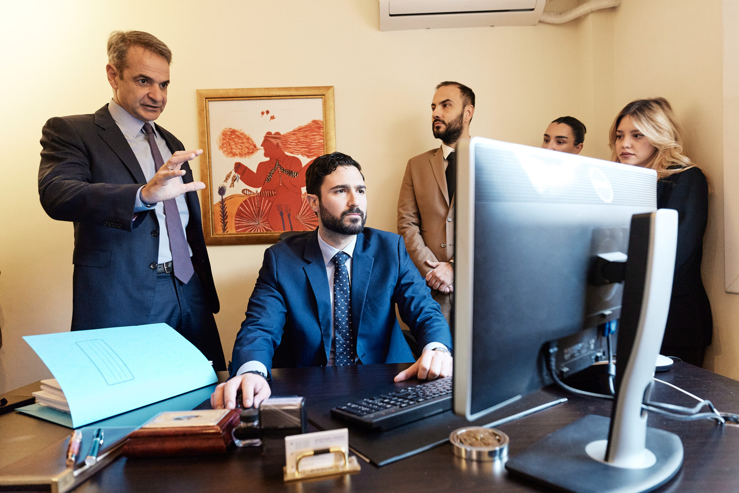 Ο πρωθυπουργός Κυριάκος Μητσοτάκης με τον δικηγόρο Βασίλη Αποστολίδη