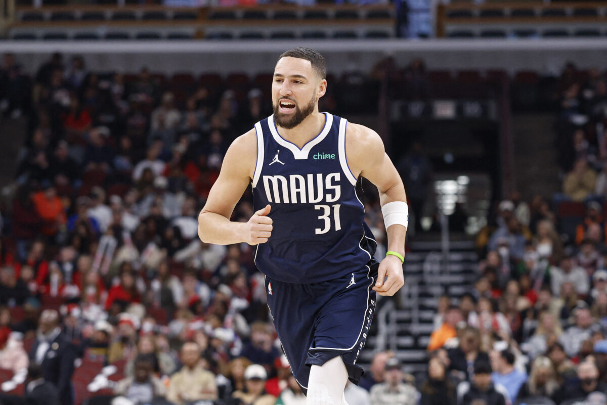 Ο Κλέι Τόμσον με τη φανέλα των Μάβερικς