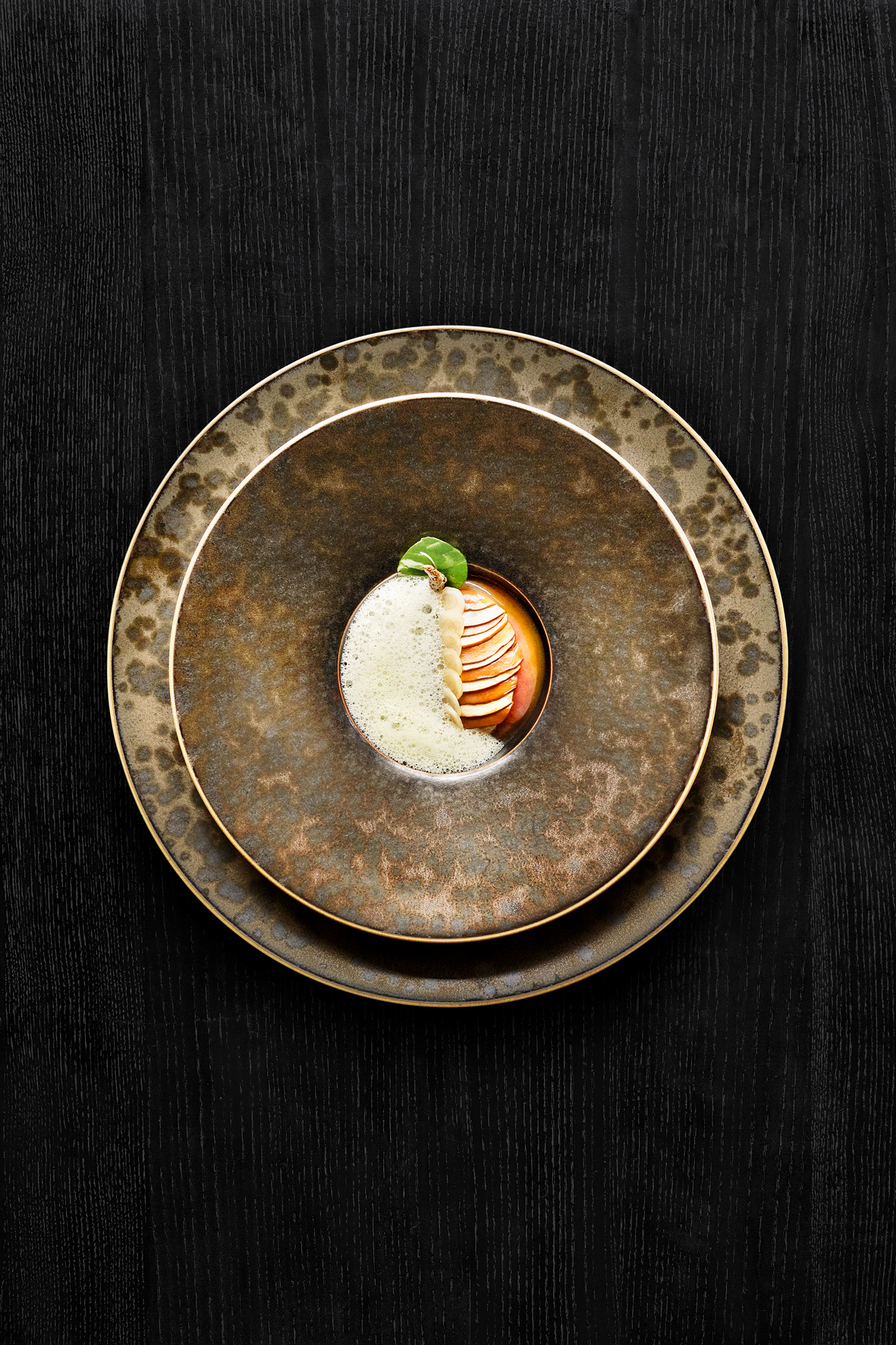 Το μενού περιλαμβάνει signature πιάτα από το ομώνυμο εστιατόριό του στη Βιέννη.