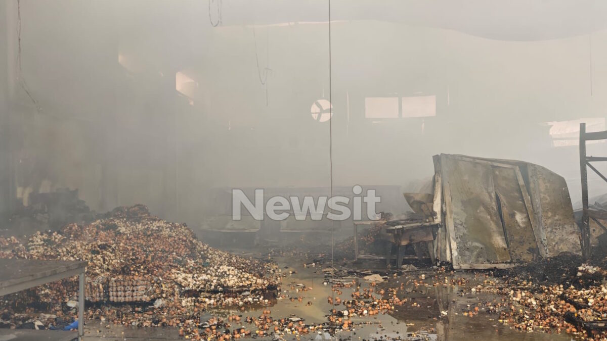Από το καμένο εργοστάσιο στο Κορωπί