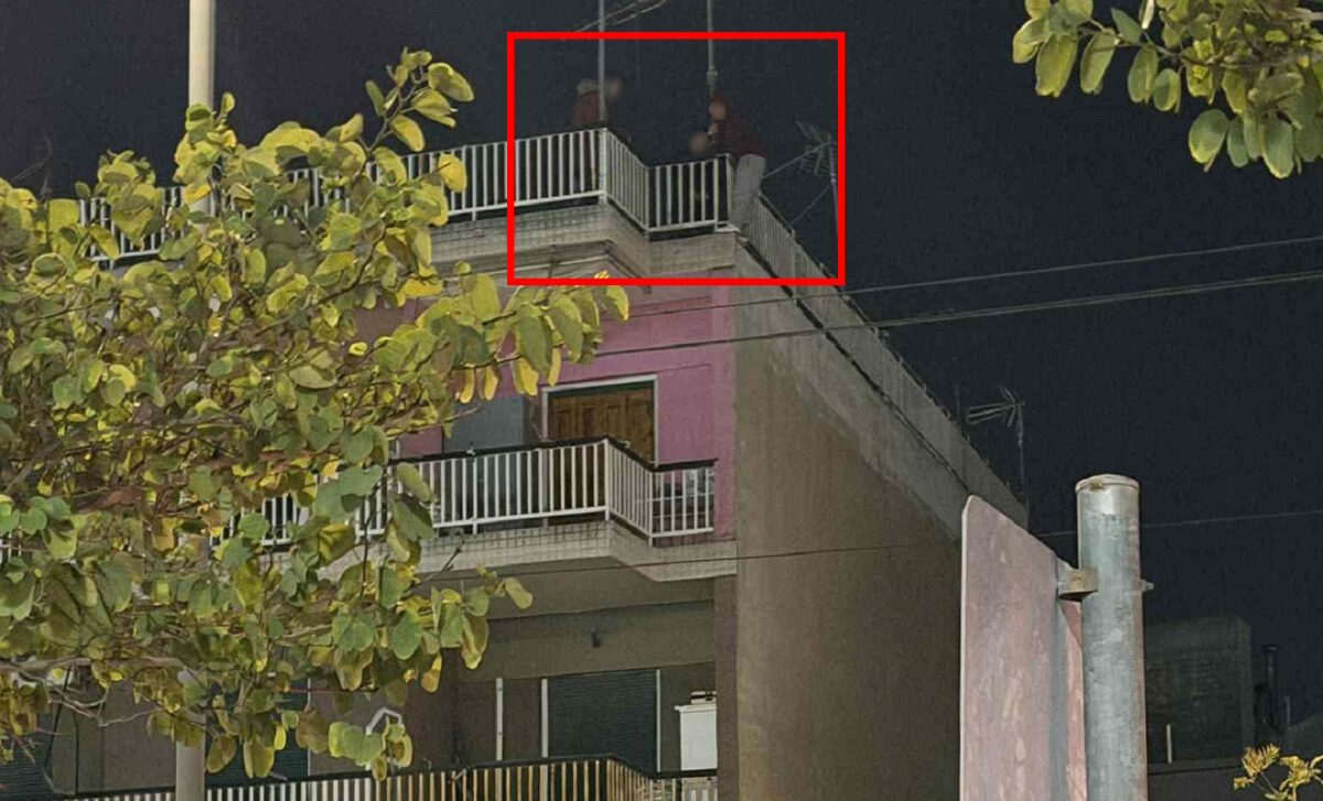 Συναγερμός στον Κορυδαλλό: Γυναίκα απειλεί να πέσει από ταράτσα πολυκατοικίας