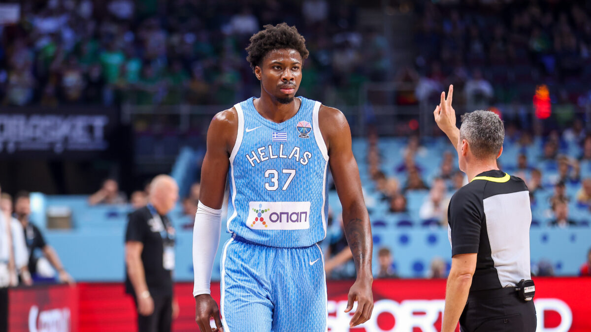 Ο Κώστας Αντετοκούνμπο με την Εθνική Ελλάδας