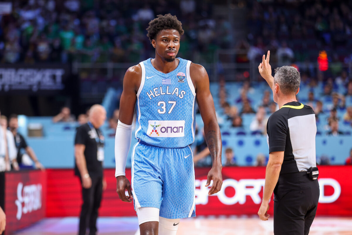 Ο Κώστας Αντετοκούνμπο με την Εθνική Ελλάδας