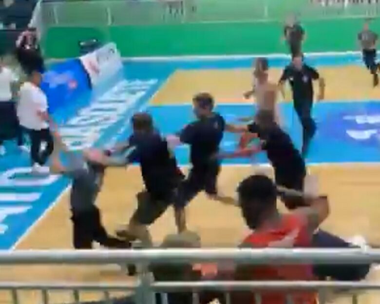 Βραζιλία: Άγριο ξύλο σε αγώνα μπάσκετ με πρωταγωνιστή έναν διαιτητή