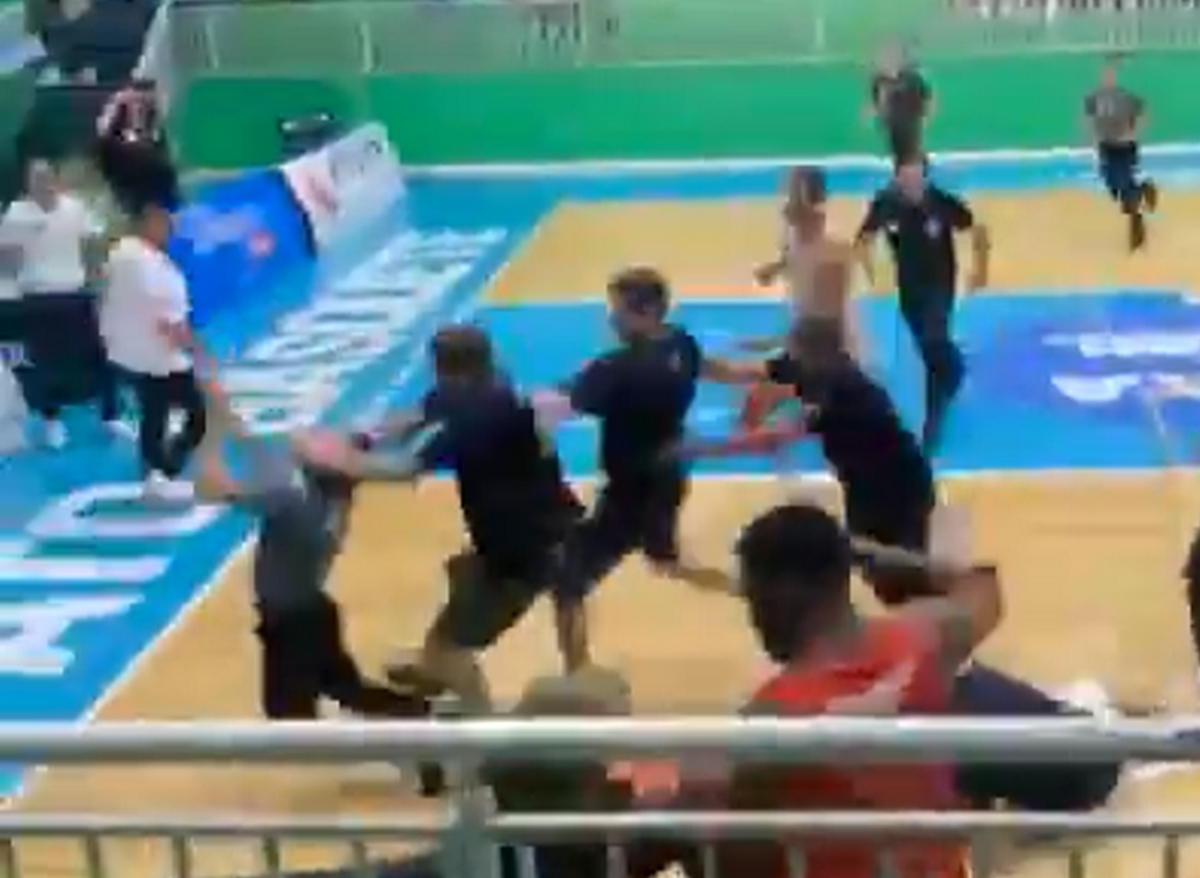 Βραζιλία: Άγριο ξύλο σε αγώνα μπάσκετ με πρωταγωνιστή έναν διαιτητή