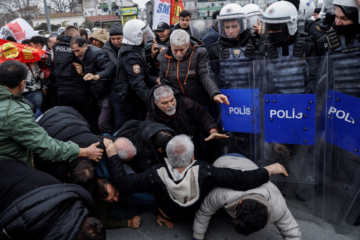 Διαδηλωτές υπέρ των Κούρδων συγκρούονται με τουρκικές αστυνομικές δυνάμεις
