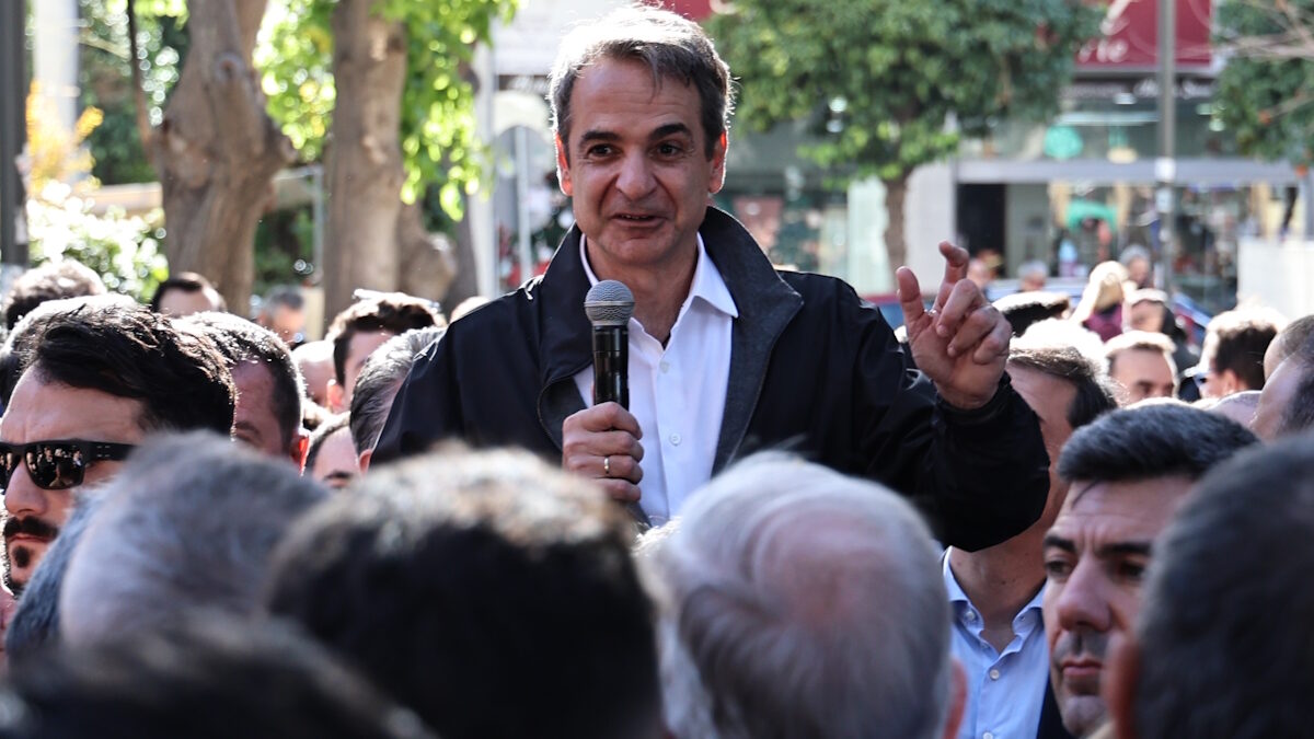 Περιοδεία του πρωθυπουργού, Κυριάκου Μητσοτάκη στο Μοσχάτο και συνομιλία με πολίτες