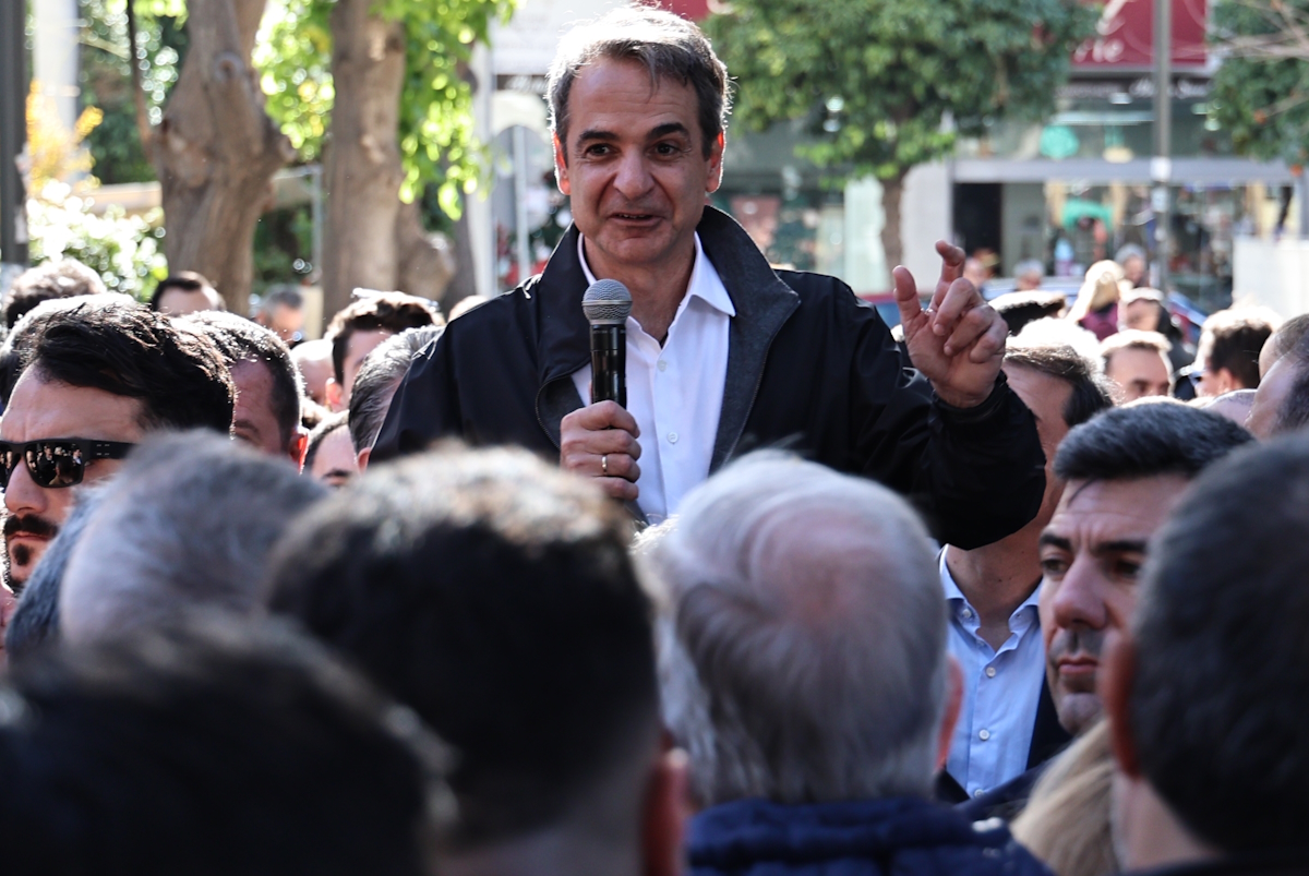 Περιοδεία του πρωθυπουργού, Κυριάκου Μητσοτάκη στο Μοσχάτο και συνομιλία με πολίτες