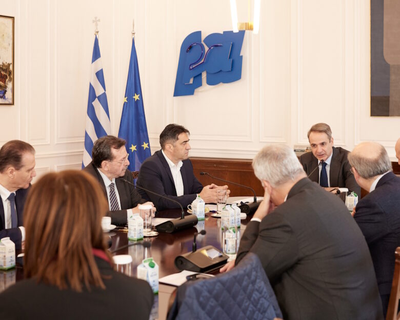 Στιγμιότυπο από προηγούμενη συνάντηση του πρωθυπουργού, Κυριάκου Μητσοτάκη με αγρότες στο Μέγαρο Μαξίμου