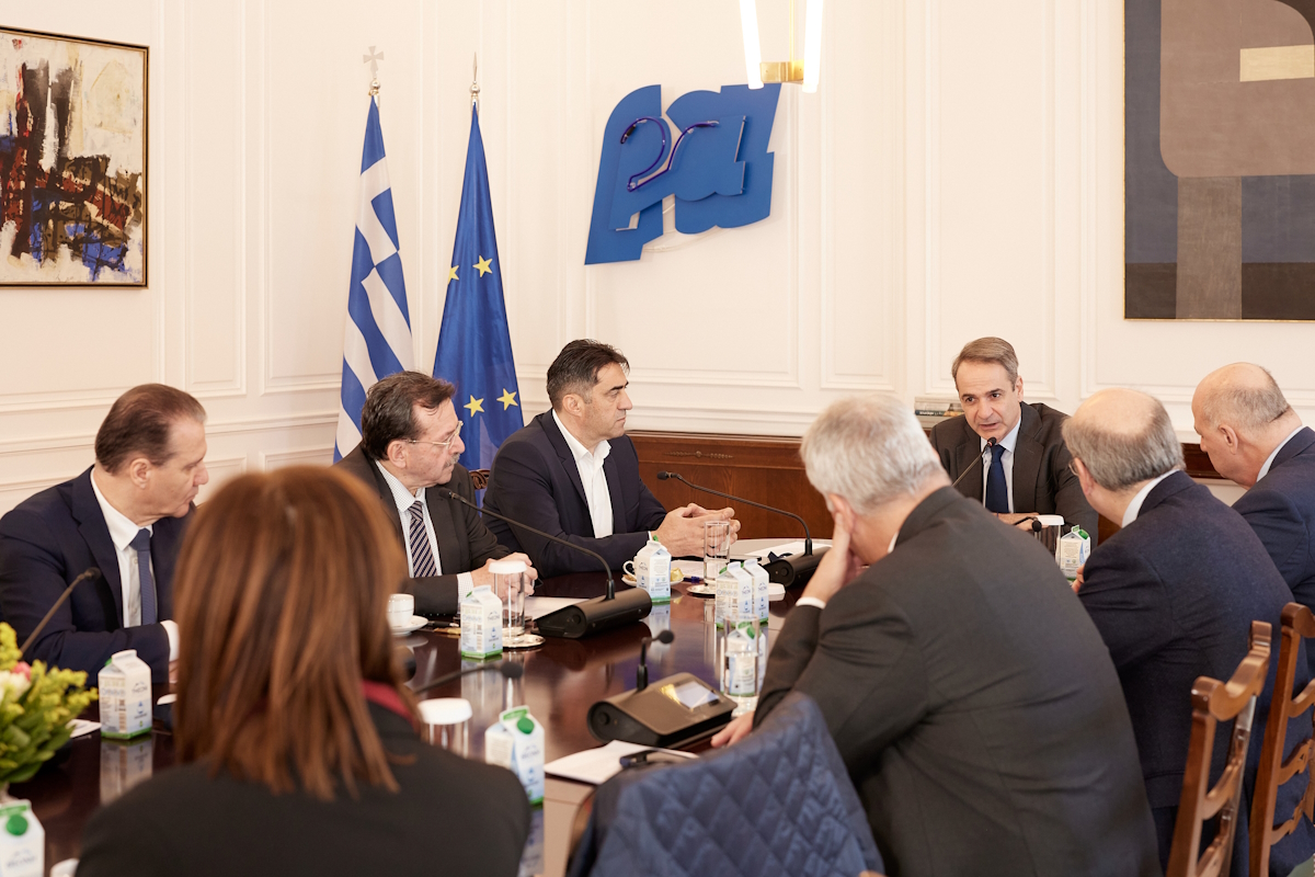 Στιγμιότυπο από προηγούμενη συνάντηση του πρωθυπουργού, Κυριάκου Μητσοτάκη με αγρότες στο Μέγαρο Μαξίμου