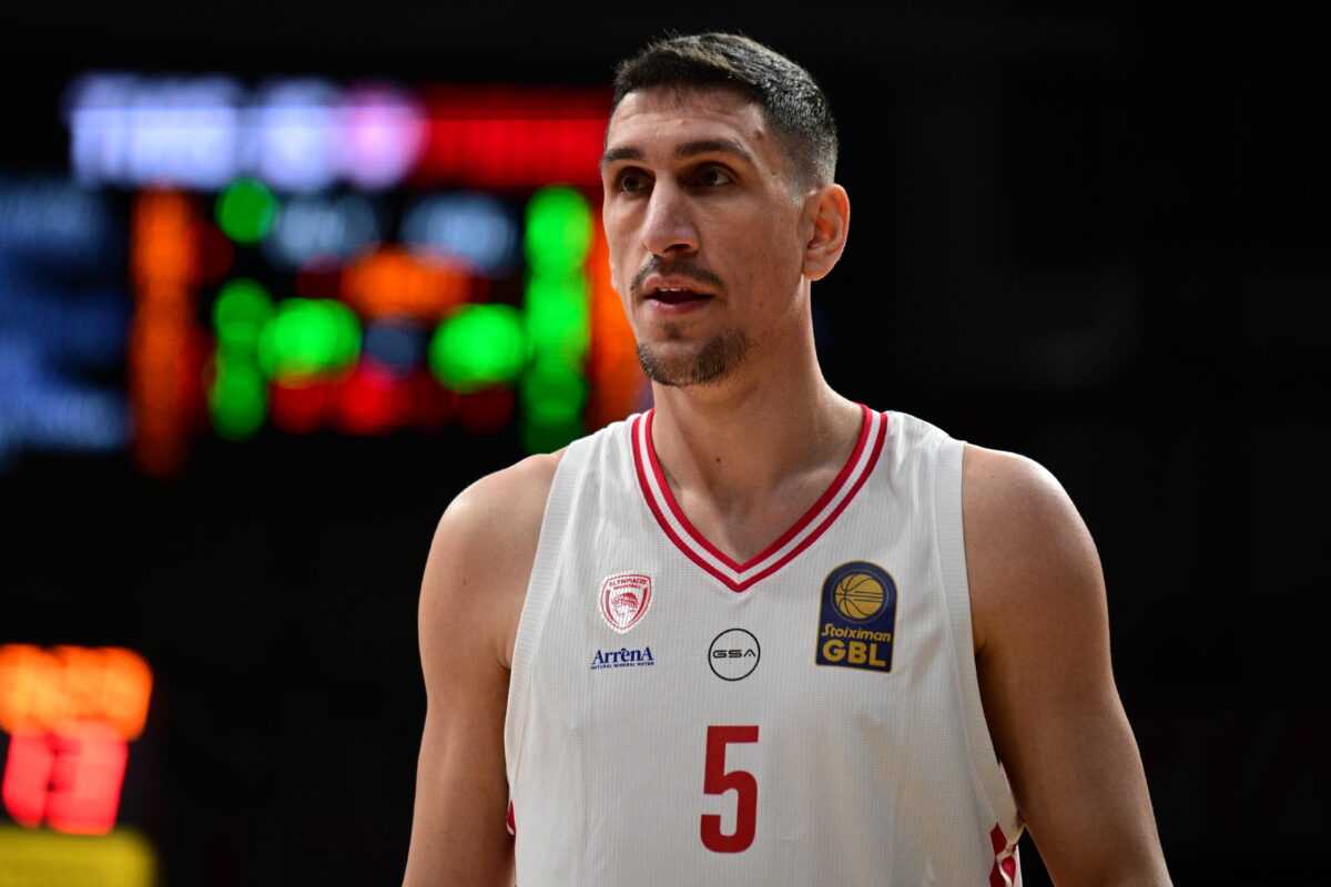 Ο Λαρεντζάκης σε αγώνα του Ολυμπιακού (KLODIAN LATO