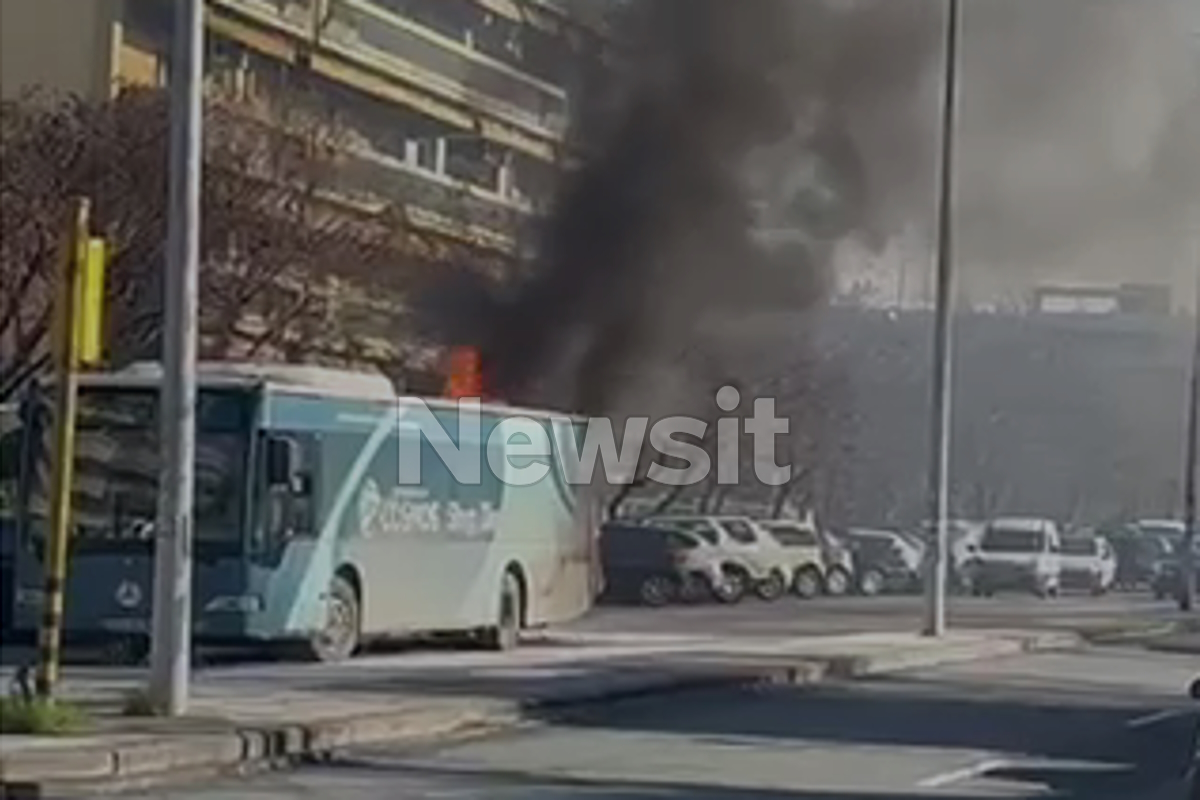 Θεσσαλονίκη: Φωτιά σε λεωφορείο του ΟΑΣΘ - Αμεση η κατάσβεση από την πυροσβεστική