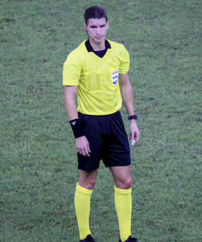 O διαιτητής Φρανσουά Λετεσιέ σε αγώνα της Super League